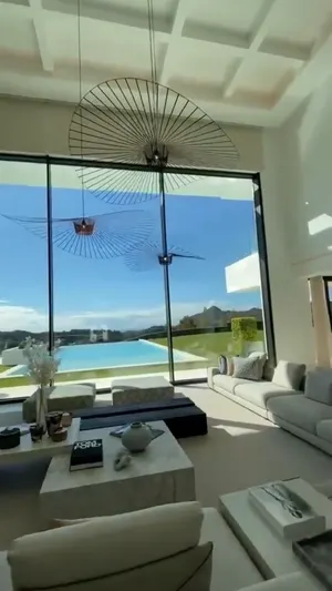 Clip Vault preview: Villa